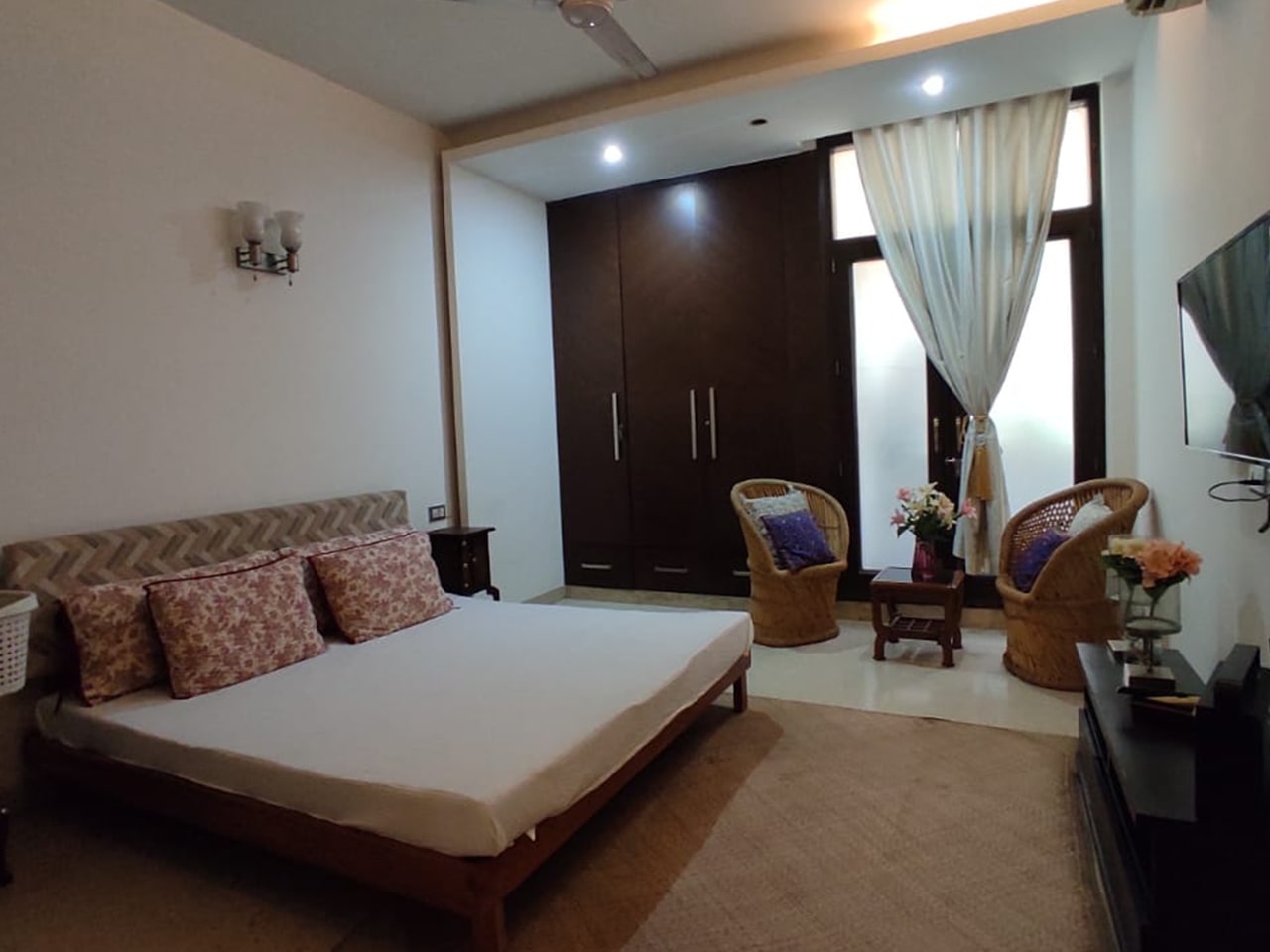 2 BHK Service Apartment in Greater Kailash